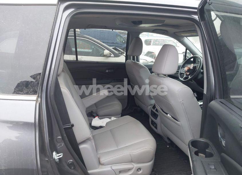 Photo 8 of 2021 Honda Pilot AWD TOURING 7 PASSENGER (VIN 5FNYF6H62MB034039)