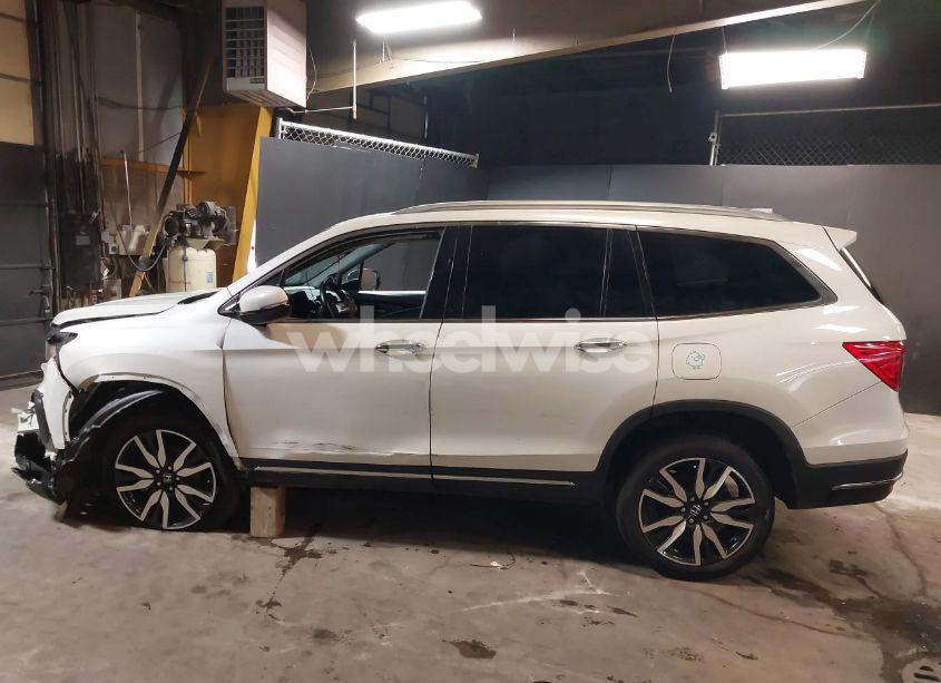 Photo 14 of 2021 Honda Pilot AWD TOURING 7 PASSENGER (VIN 5FNYF6H62MB042724)