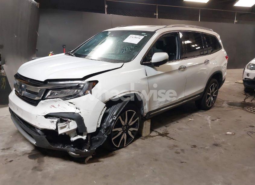 Photo 2 of 2021 Honda Pilot AWD TOURING 7 PASSENGER (VIN 5FNYF6H62MB042724)