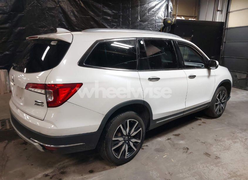 Photo 4 of 2021 Honda Pilot AWD TOURING 7 PASSENGER (VIN 5FNYF6H62MB042724)
