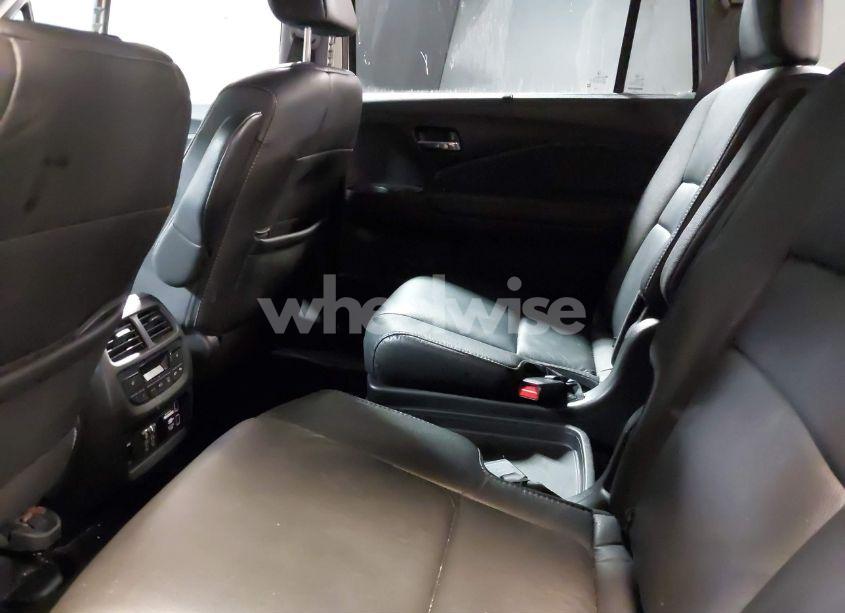 Photo 8 of 2021 Honda Pilot AWD TOURING 7 PASSENGER (VIN 5FNYF6H62MB042724)
