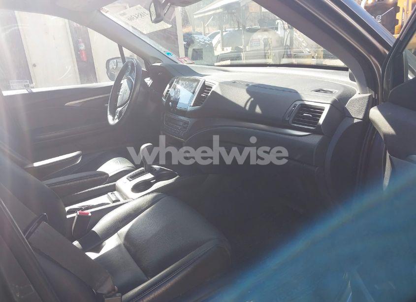 Photo 5 of 2017 Honda Pilot EX-L (VIN 5FNYF6H63HB027591)