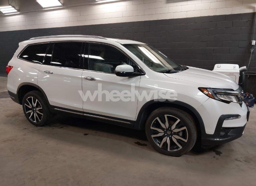 2021 Honda Pilot AWD TOURING 7 PASSENGER (VIN 5FNYF6H64MB040747) main photo
