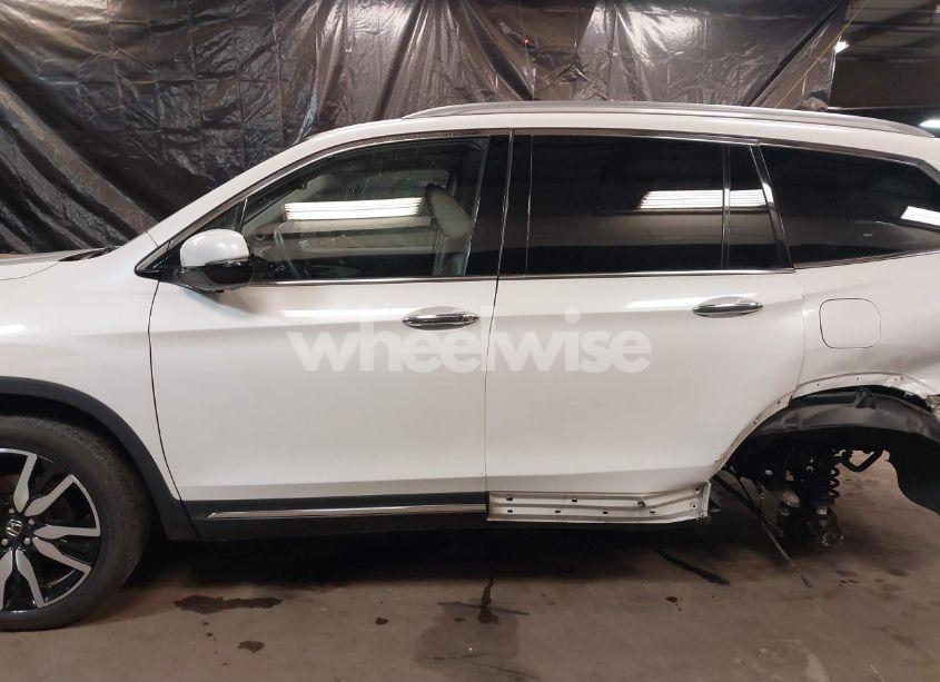 Photo 15 of 2021 Honda Pilot AWD TOURING 7 PASSENGER (VIN 5FNYF6H64MB040747)