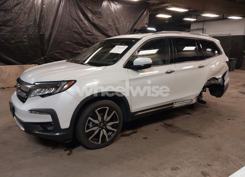 Photo 2 of 2021 Honda Pilot AWD TOURING 7 PASSENGER (VIN 5FNYF6H64MB040747)