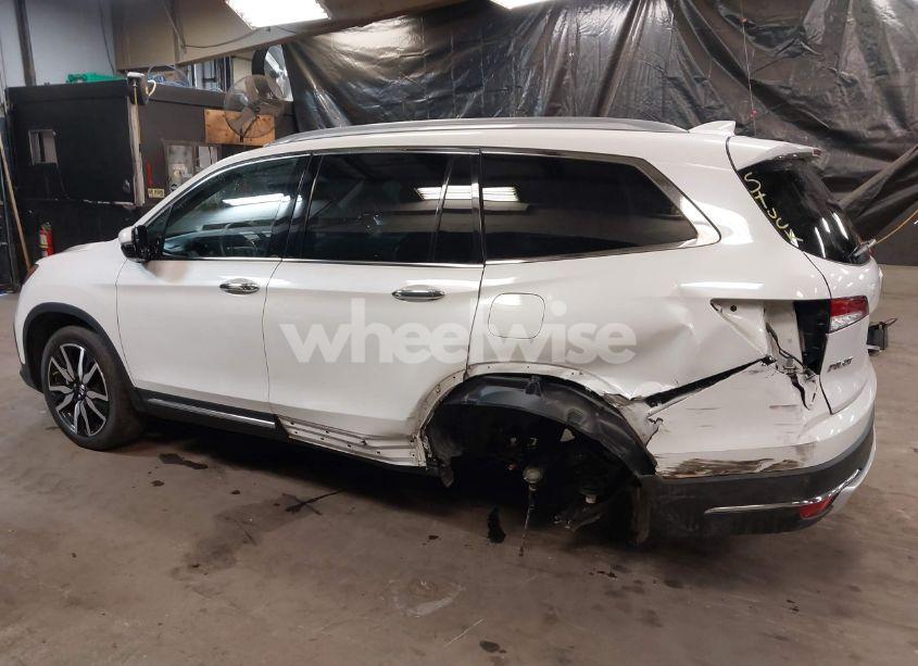 Photo 6 of 2021 Honda Pilot AWD TOURING 7 PASSENGER (VIN 5FNYF6H64MB040747)