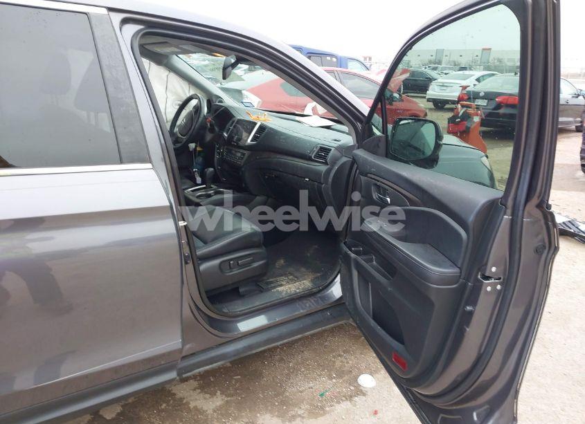 Photo 5 of 2017 Honda Pilot EX-L (VIN 5FNYF6H65HB100427)