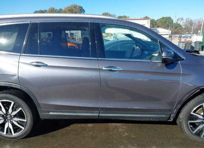 Photo 13 of 2021 Honda Pilot AWD TOURING 7 PASSENGER (VIN 5FNYF6H65MB075541)