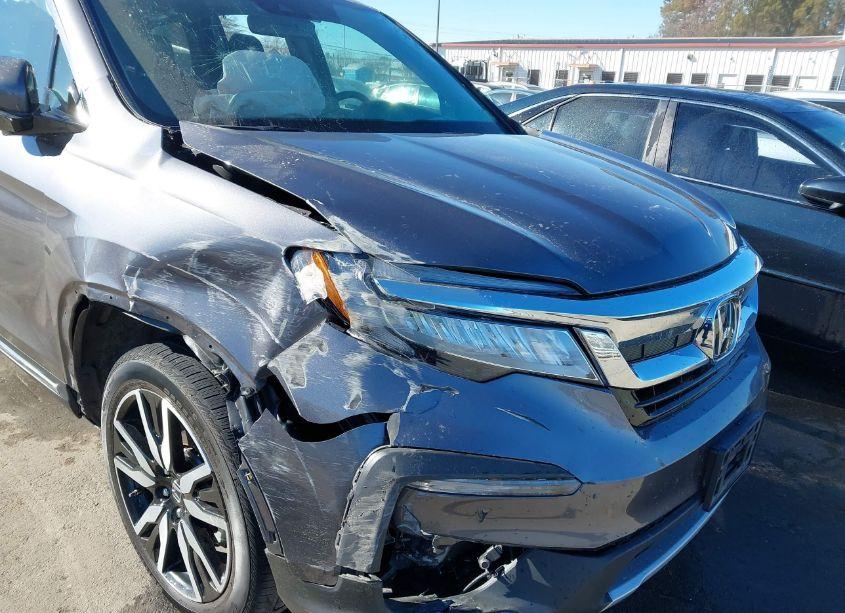 Photo 6 of 2021 Honda Pilot AWD TOURING 7 PASSENGER (VIN 5FNYF6H65MB075541)