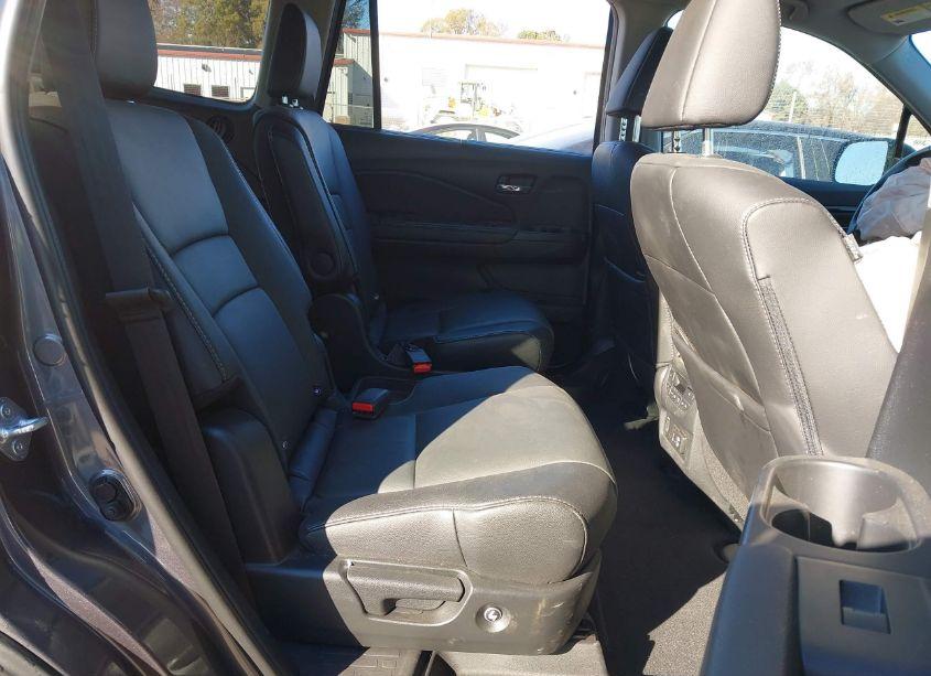 Photo 8 of 2021 Honda Pilot AWD TOURING 7 PASSENGER (VIN 5FNYF6H65MB075541)