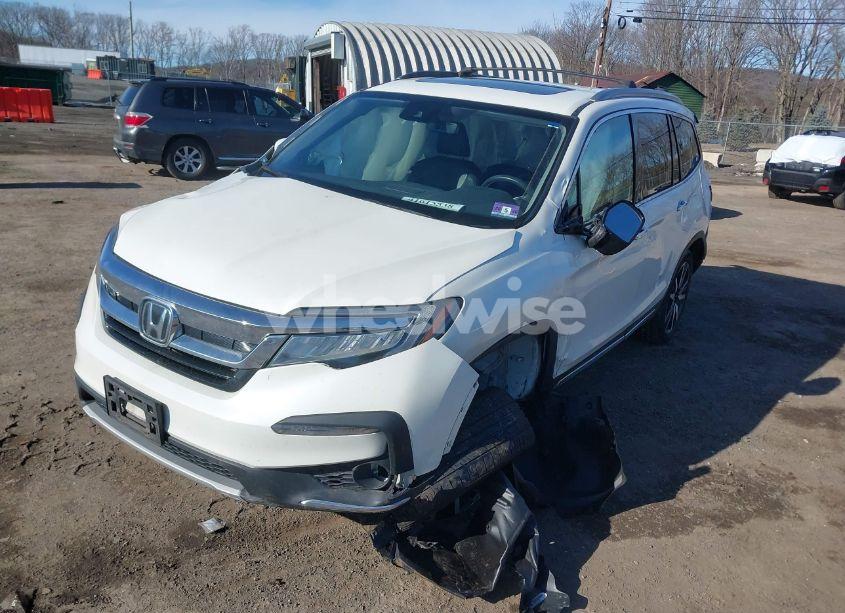 Photo 2 of 2019 Honda Pilot TOURING (VIN 5FNYF6H66KB073553)