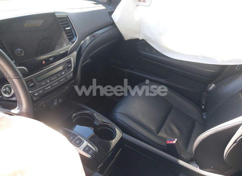 Photo 5 of 2019 Honda Pilot TOURING (VIN 5FNYF6H66KB073553)