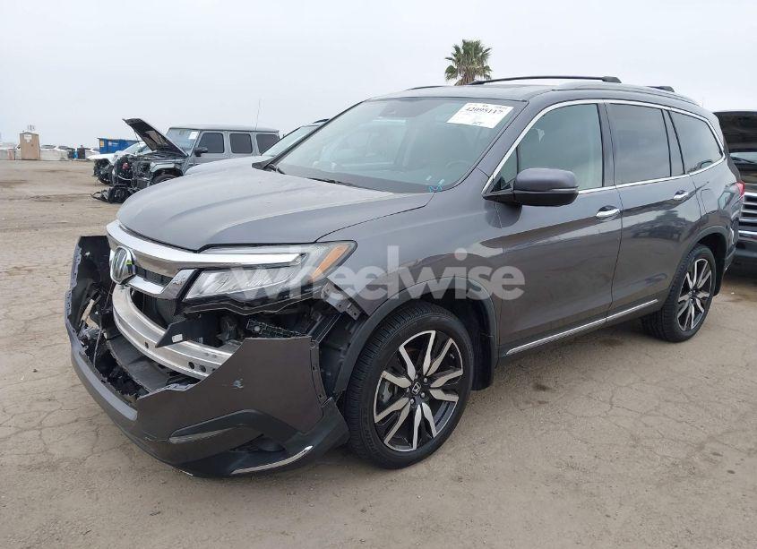 Photo 2 of 2021 Honda Pilot AWD TOURING 7 PASSENGER (VIN 5FNYF6H66MB045819)