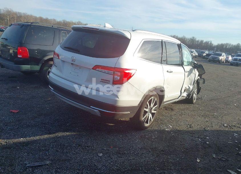 Photo 4 of 2020 Honda Pilot AWD TOURING 7 PASSENGER (VIN 5FNYF6H67LB017347)