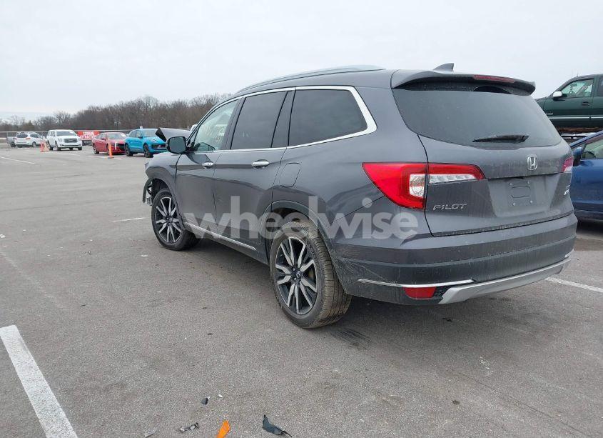 Photo 3 of 2021 Honda Pilot AWD TOURING 7 PASSENGER (VIN 5FNYF6H67MB078876)