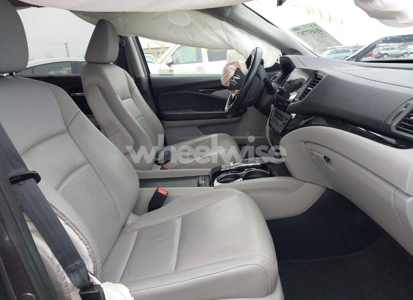 Photo 5 of 2021 Honda Pilot AWD TOURING 7 PASSENGER (VIN 5FNYF6H67MB078876)