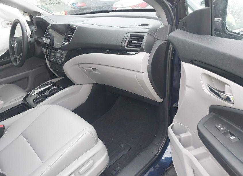 Photo 5 of 2022 Honda Pilot AWD TOURING 7 PASSENGER (VIN 5FNYF6H67NB017254)