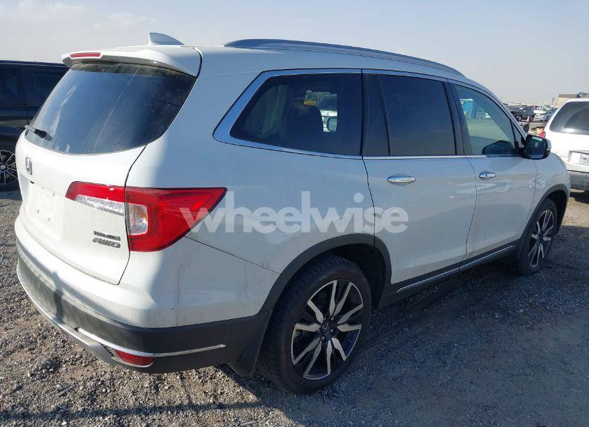 Photo 4 of 2022 Honda Pilot AWD TOURING 7 PASSENGER (VIN 5FNYF6H67NB017660)