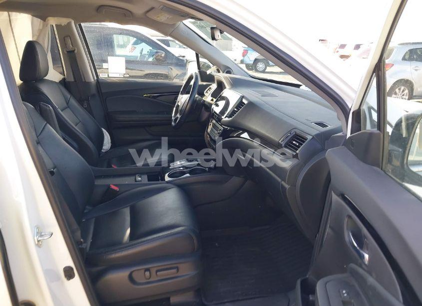 Photo 5 of 2022 Honda Pilot AWD TOURING 7 PASSENGER (VIN 5FNYF6H67NB017660)