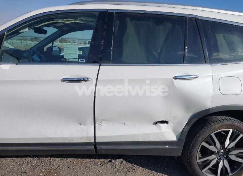 Photo 6 of 2022 Honda Pilot AWD TOURING 7 PASSENGER (VIN 5FNYF6H67NB017660)