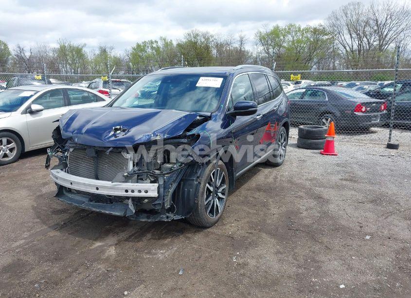 Photo 2 of 2019 Honda Pilot TOURING (VIN 5FNYF6H68KB001978)