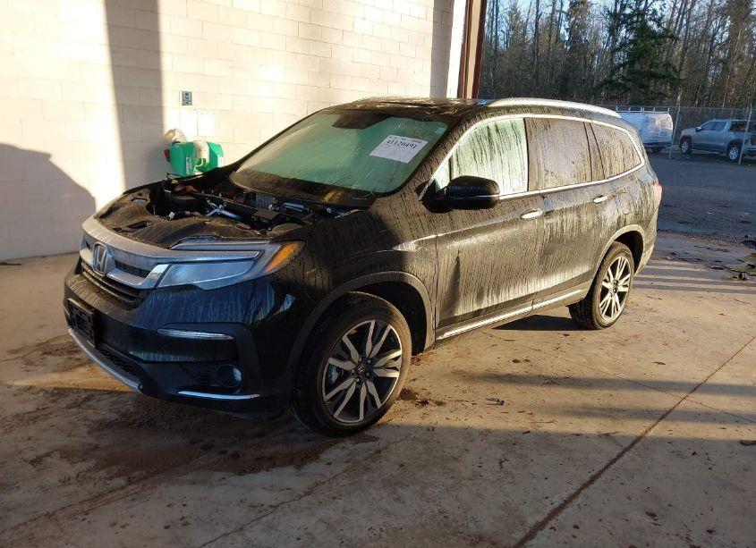 Photo 2 of 2021 Honda Pilot AWD TOURING 7 PASSENGER (VIN 5FNYF6H68MB012997)