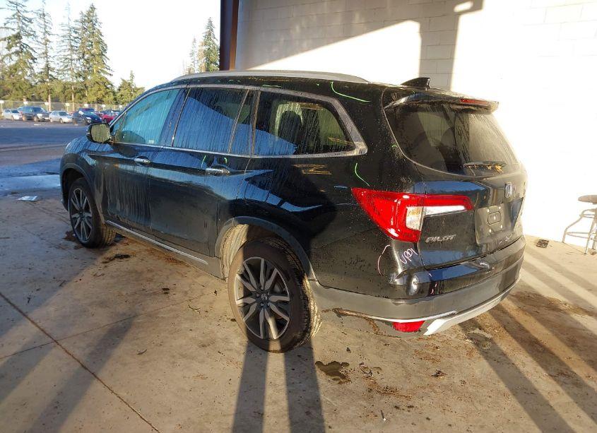 Photo 3 of 2021 Honda Pilot AWD TOURING 7 PASSENGER (VIN 5FNYF6H68MB012997)