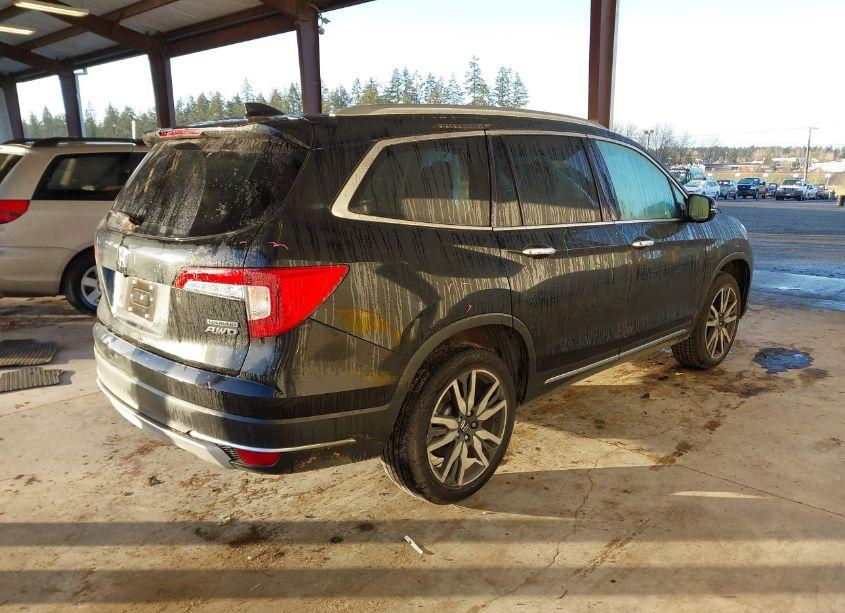 Photo 4 of 2021 Honda Pilot AWD TOURING 7 PASSENGER (VIN 5FNYF6H68MB012997)