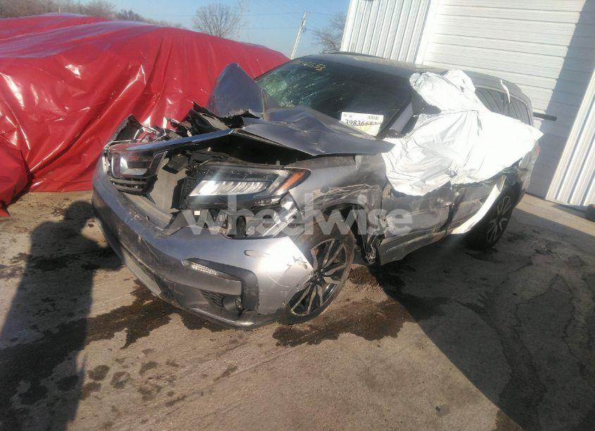 Photo 2 of 2019 Honda Pilot TOURING (VIN 5FNYF6H69KB056181)