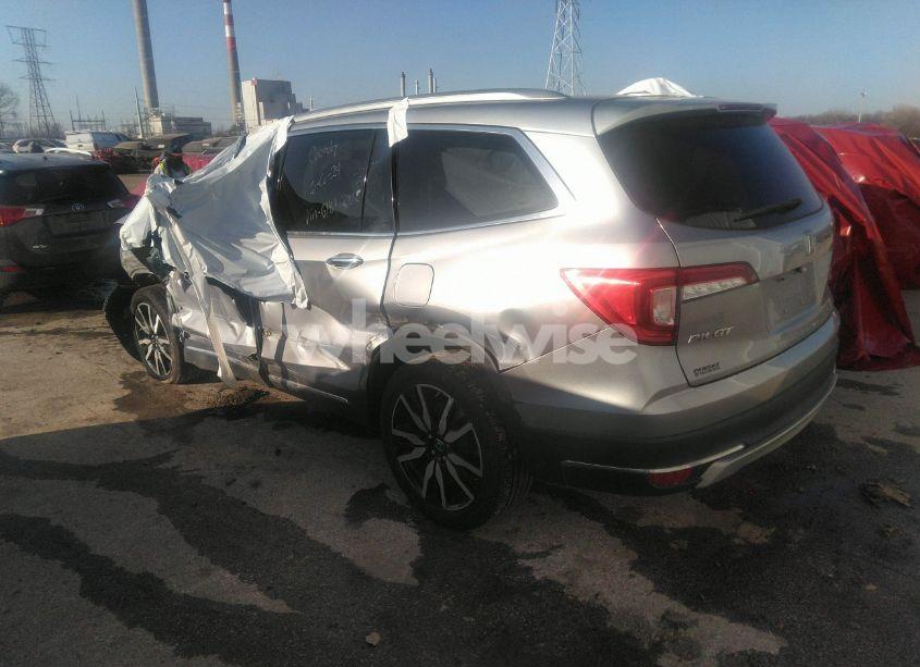 Photo 3 of 2019 Honda Pilot TOURING (VIN 5FNYF6H69KB056181)