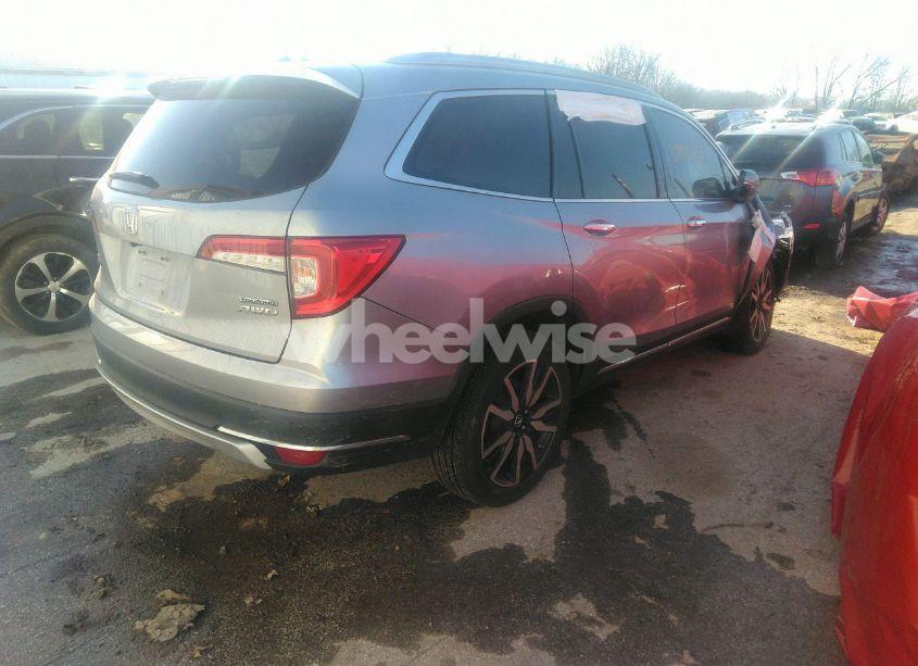 Photo 4 of 2019 Honda Pilot TOURING (VIN 5FNYF6H69KB056181)