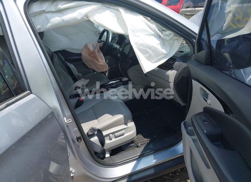 Photo 5 of 2019 Honda Pilot TOURING (VIN 5FNYF6H69KB056181)