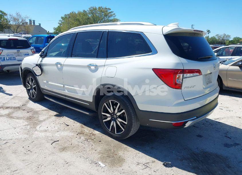Photo 3 of 2019 Honda Pilot TOURING (VIN 5FNYF6H69KB067178)
