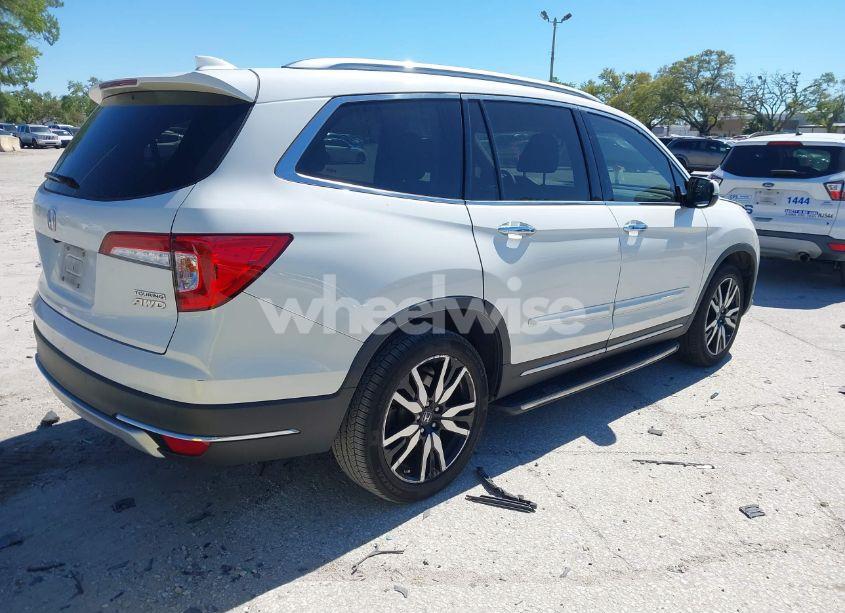 Photo 4 of 2019 Honda Pilot TOURING (VIN 5FNYF6H69KB067178)