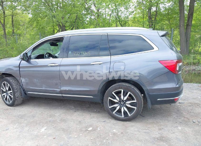 Photo 14 of 2021 Honda Pilot AWD TOURING 7 PASSENGER (VIN 5FNYF6H69MB005833)