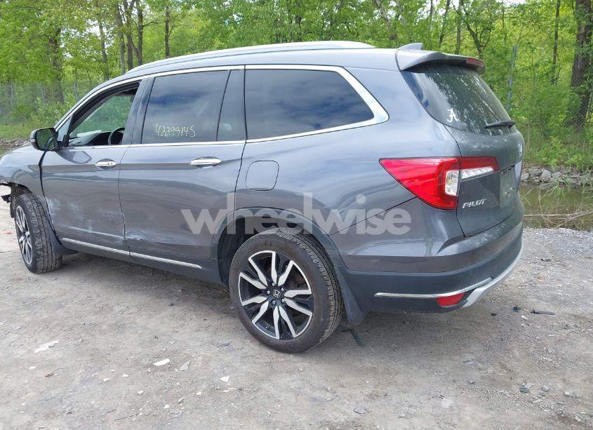 Photo 3 of 2021 Honda Pilot AWD TOURING 7 PASSENGER (VIN 5FNYF6H69MB005833)