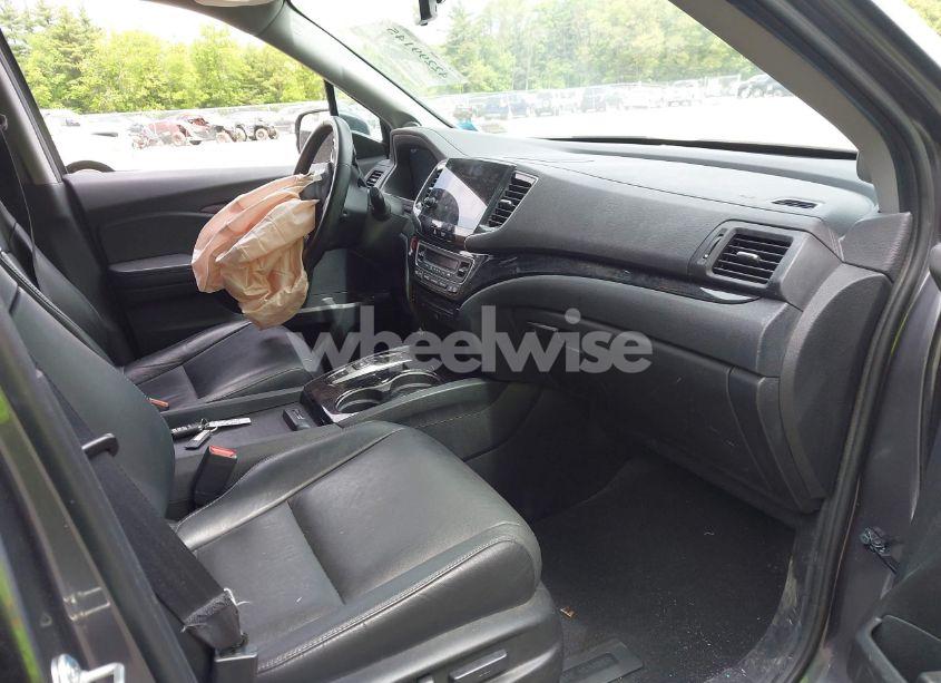 Photo 5 of 2021 Honda Pilot AWD TOURING 7 PASSENGER (VIN 5FNYF6H69MB005833)