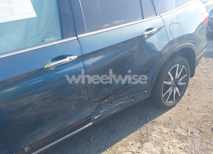 Photo 6 of 2021 Honda Pilot AWD TOURING 7 PASSENGER (VIN 5FNYF6H69MB035463)