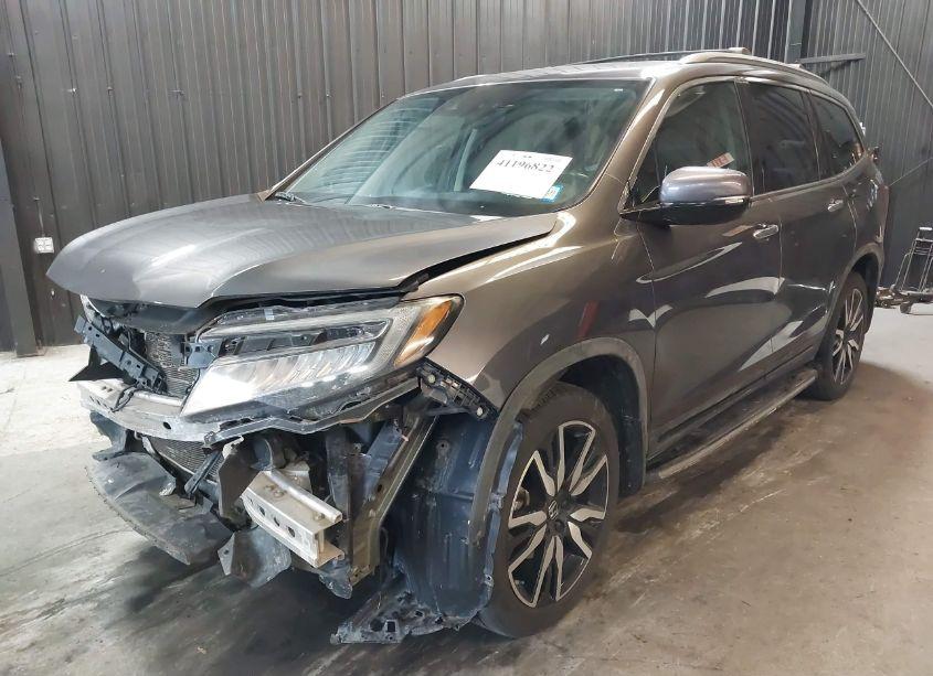 Photo 2 of 2019 Honda Pilot TOURING (VIN 5FNYF6H6XKB011380)