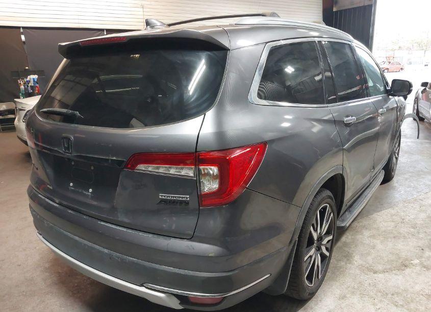 Photo 4 of 2019 Honda Pilot TOURING (VIN 5FNYF6H6XKB011380)