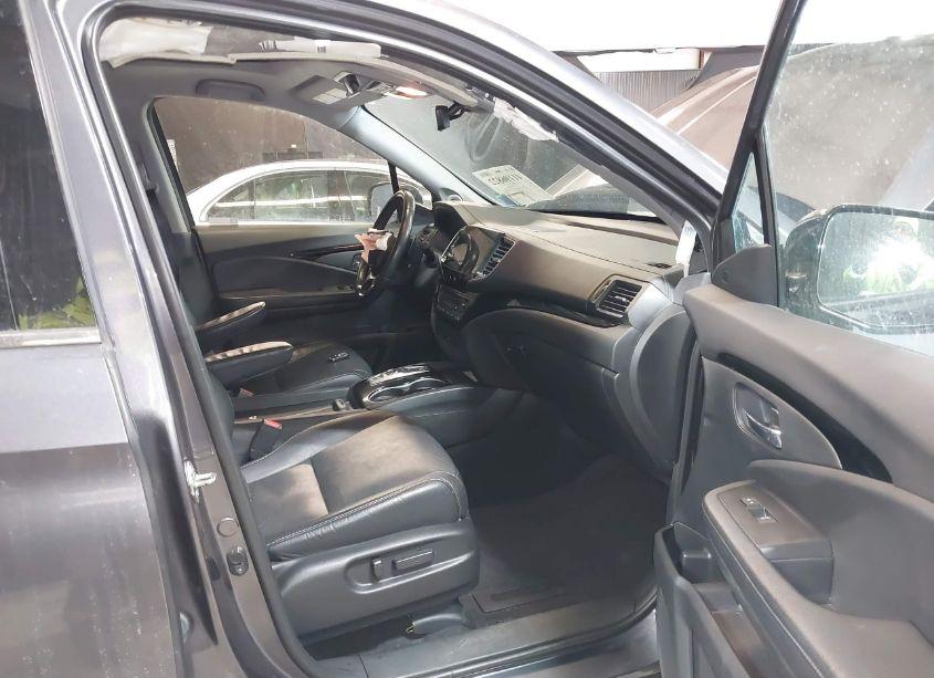 Photo 5 of 2019 Honda Pilot TOURING (VIN 5FNYF6H6XKB011380)