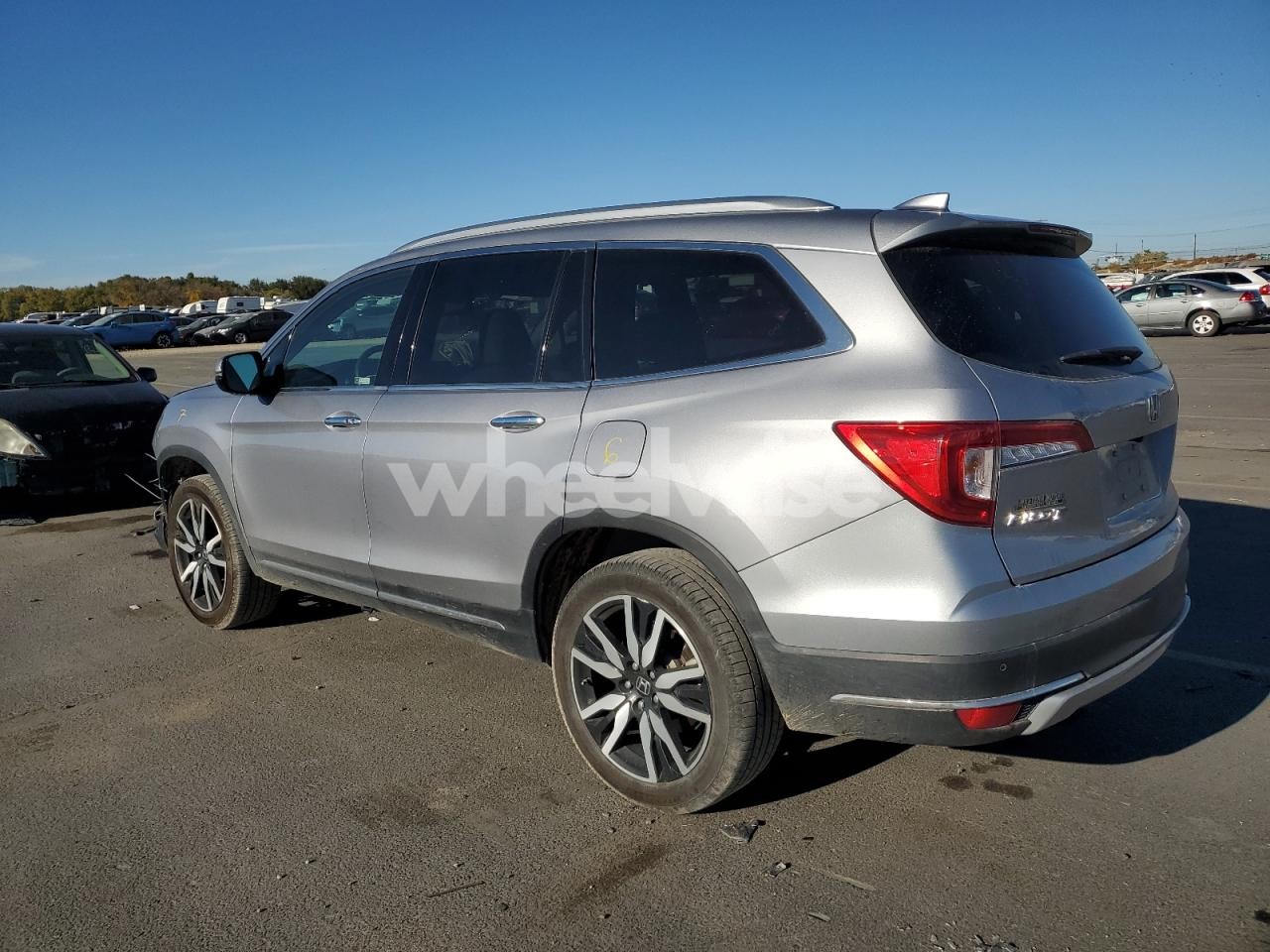 Photo 2 of 2022 HONDA PILOT TOURING (VIN 5FNYF6H6XNB078968)