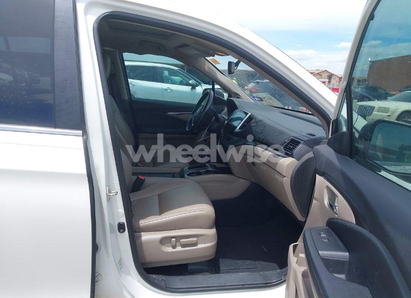 Photo 5 of 2016 Honda Pilot EX-L (VIN 5FNYF6H70GB013445)