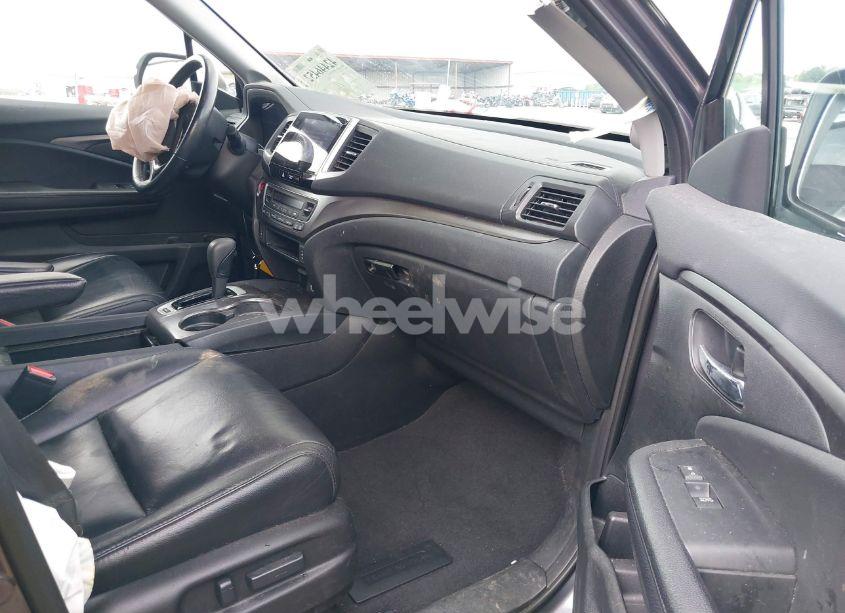 Photo 5 of 2017 Honda Pilot EX-L (VIN 5FNYF6H77HB007143)