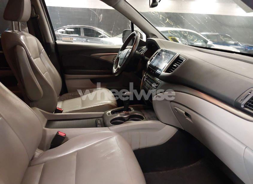 Photo 5 of 2018 Honda Pilot EX-L (VIN 5FNYF6H7XJB053927)