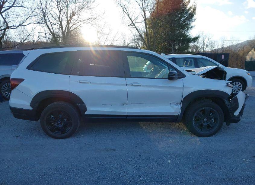 Photo 14 of 2022 Honda Pilot AWD TRAILSPORT (VIN 5FNYF6H80NB082612)