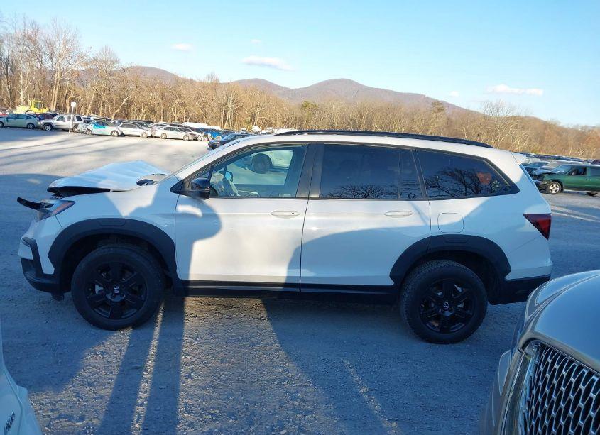 Photo 15 of 2022 Honda Pilot AWD TRAILSPORT (VIN 5FNYF6H80NB082612)