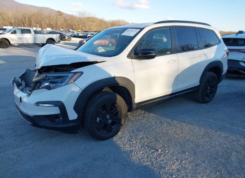 Photo 2 of 2022 Honda Pilot AWD TRAILSPORT (VIN 5FNYF6H80NB082612)