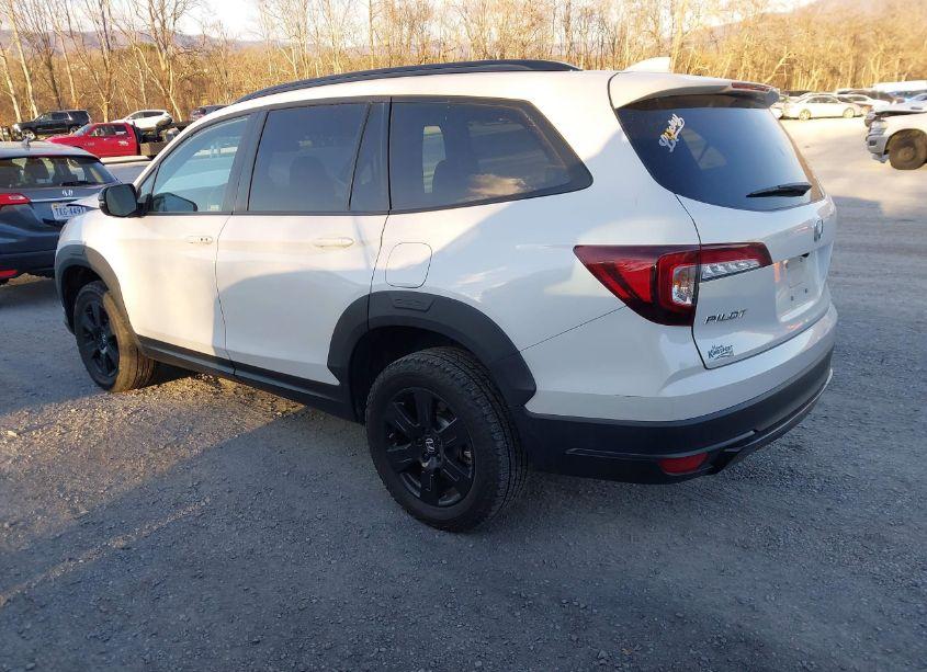 Photo 3 of 2022 Honda Pilot AWD TRAILSPORT (VIN 5FNYF6H80NB082612)