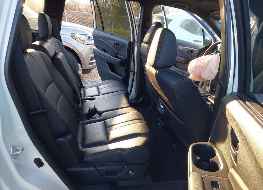 Photo 8 of 2022 Honda Pilot AWD TRAILSPORT (VIN 5FNYF6H80NB082612)